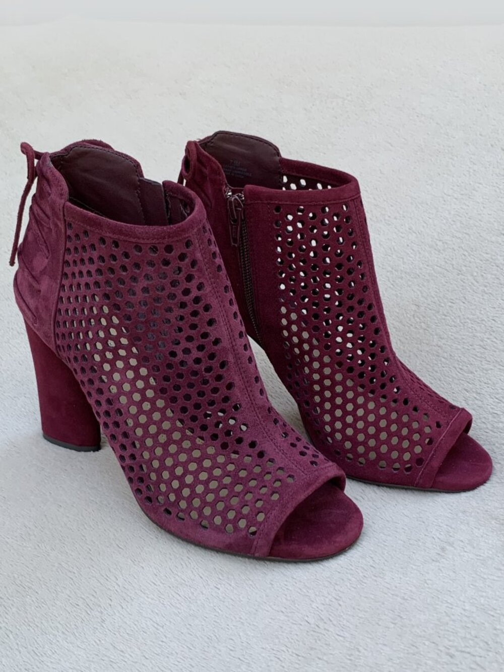 Gianni Bini Perforated Burgundy Suede Peep Toe Booties Sz 7.5